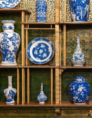 Sứ – Biểu tượng của Đẳng cấp Từ Bảo vật Hoàng cung đến Bước chân Hiện đại 